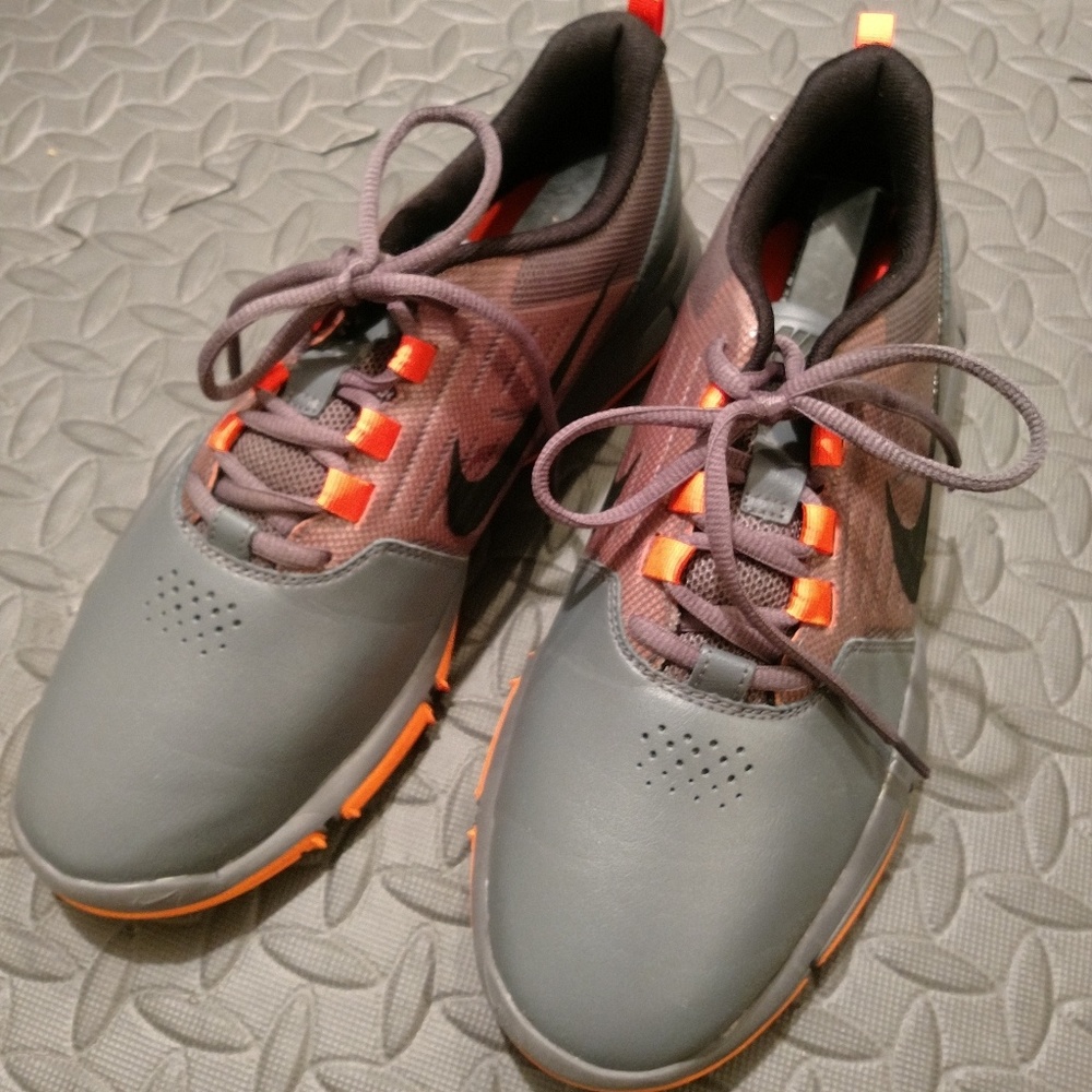 Mens Nike golf shoes gray and orange, size 8